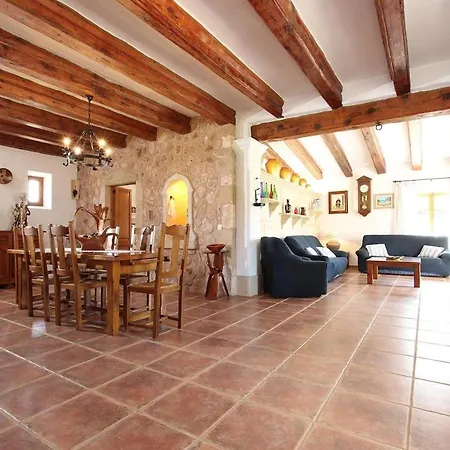 וילה Idyllic Near By Renthousing