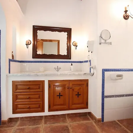 וילה Idyllic Near By Renthousing *